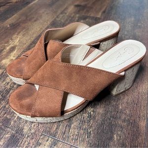 Comfort established 1946 brown suede chunky heels size 8